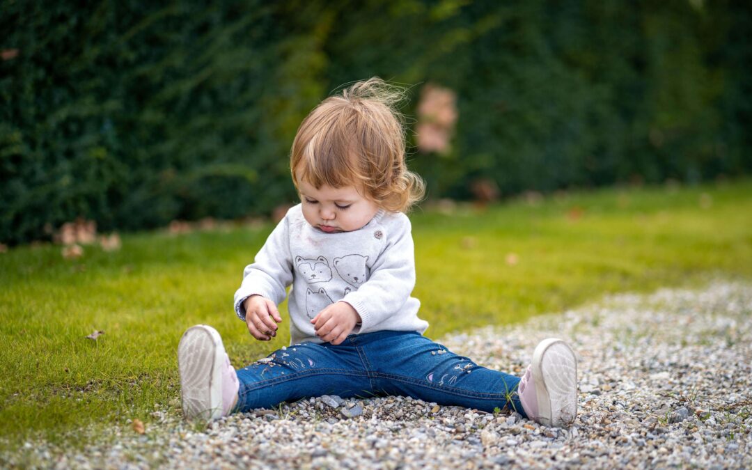 What are the early signs of autism in toddlers?